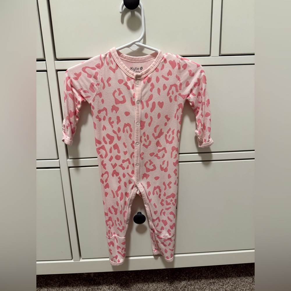 Kyte baby shakra leopard print snap romper